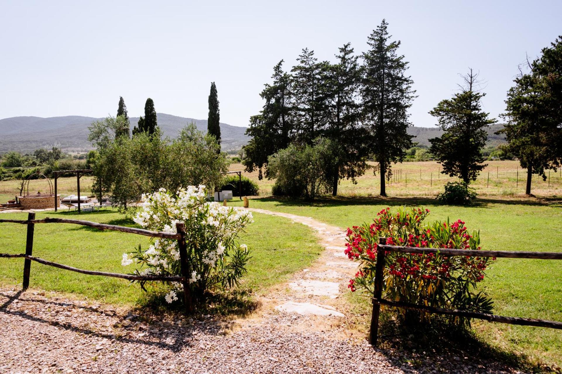 Agriturismo Giu Al Pozzo Gavorrano Luaran gambar